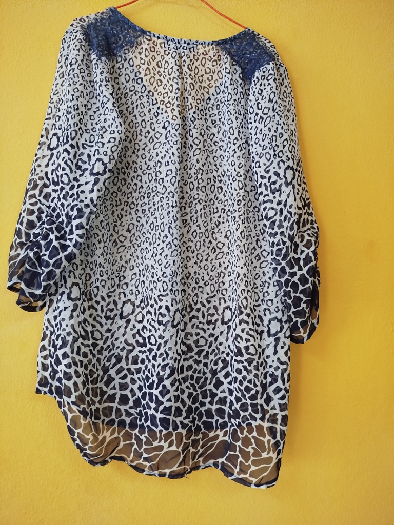 HAUT FEMME BLANC TEINTE DE MOTIFS  BLEUS