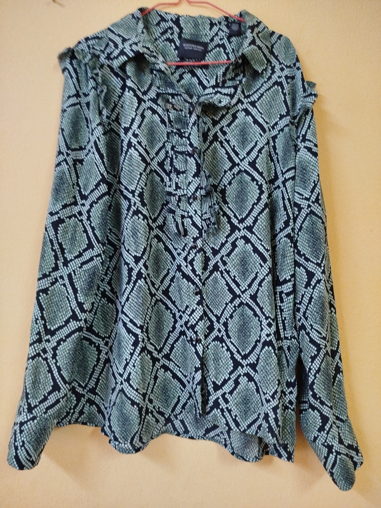 CHEMISE FEMME AUX MOTIFS PEAU DE REPTILE