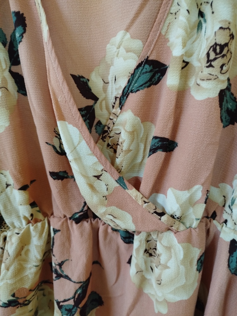 HAUT  FEMME  ROSE  FLEURI ET LONGUES MANCHES