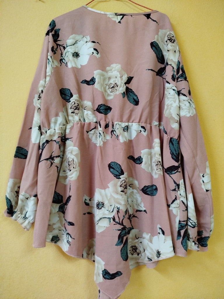 HAUT  FEMME  ROSE  FLEURI ET LONGUES MANCHES