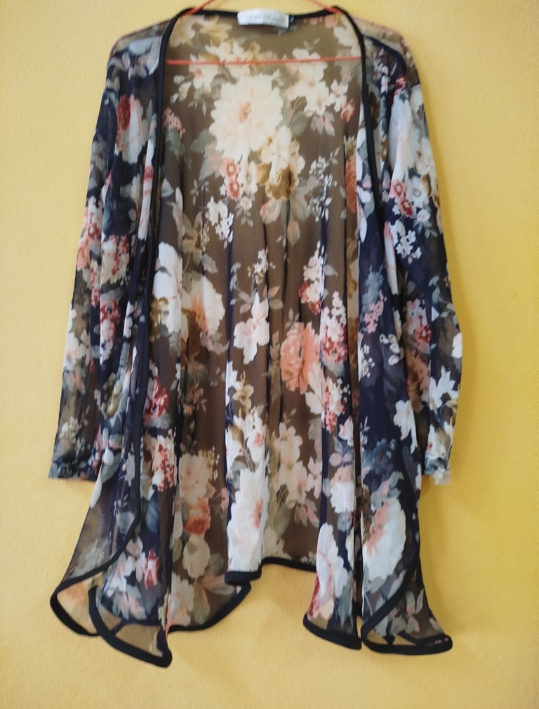 JETE DE FEMME NOIR  FLEURI