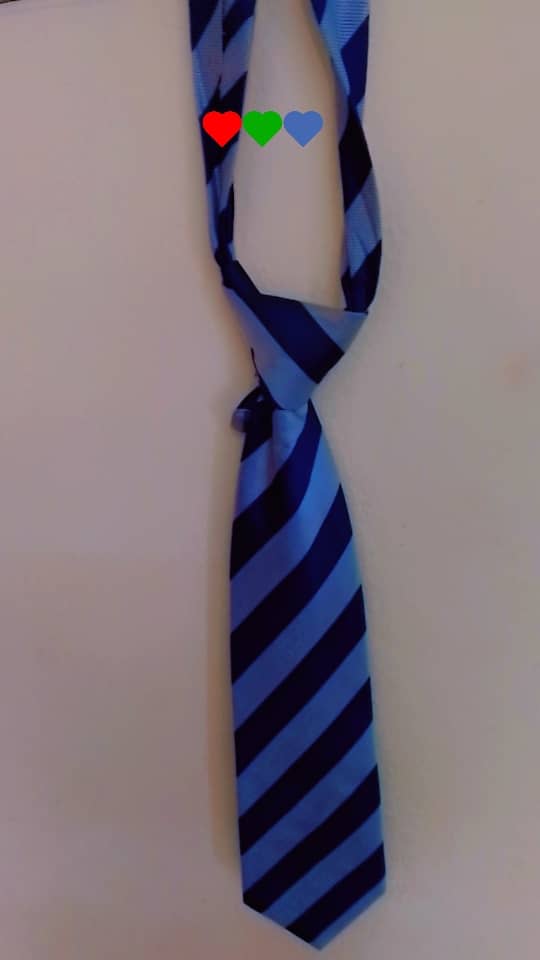 Belle cravate rayée de bleu et de gris